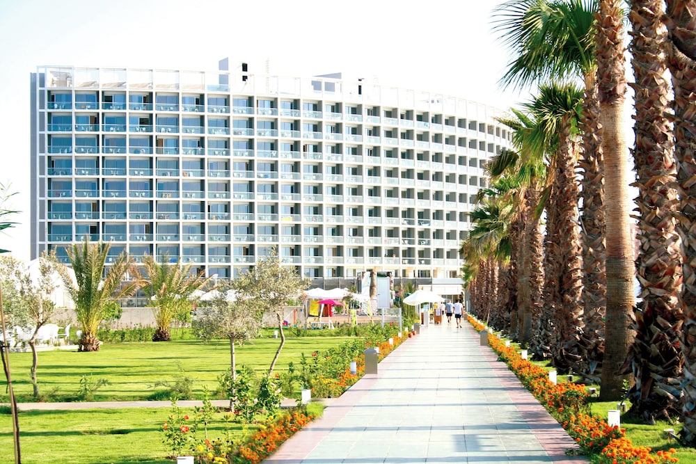 Crystal Centro Pearl Collection - All inclusive — Hotel building in Lara