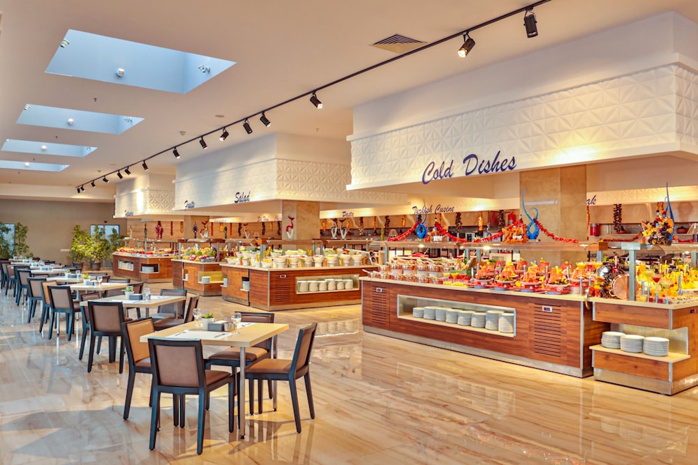 Crystal Centro Pearl Collection - All inclusive — Restaurant & bars in Lara