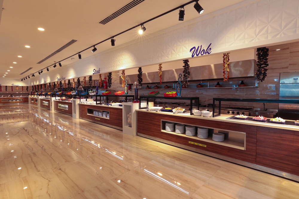 Crystal Centro Pearl Collection - All inclusive — Restaurant & bars in Lara
