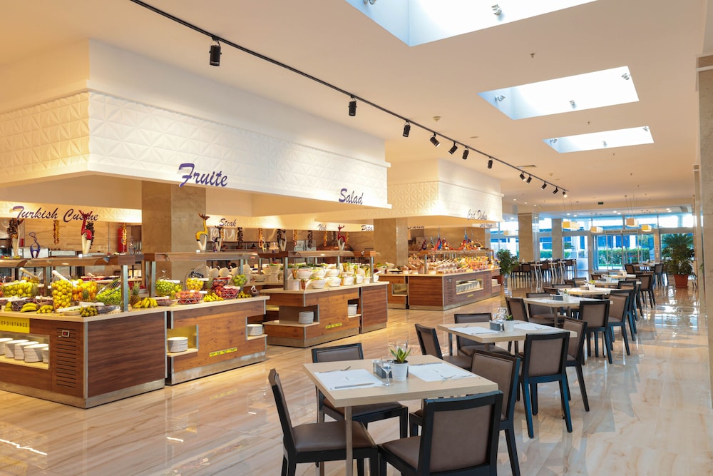Crystal Centro Pearl Collection - All inclusive — Restaurant & bars in Lara