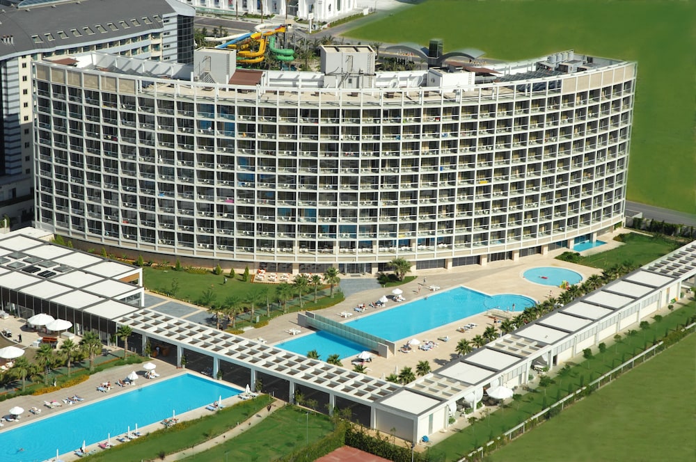 Crystal Centro Pearl Collection - All inclusive — Hotel building in Lara