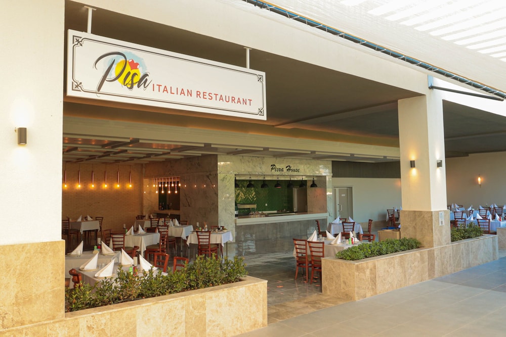 Crystal Centro Pearl Collection - All inclusive — Restaurant & bars in Lara