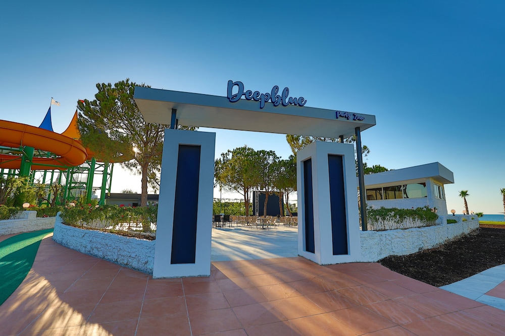 Crystal Centro Pearl Collection - All inclusive — Restaurant & bars in Lara