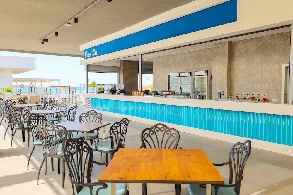 Crystal Centro Pearl Collection - All inclusive — Restaurant & bars in Lara