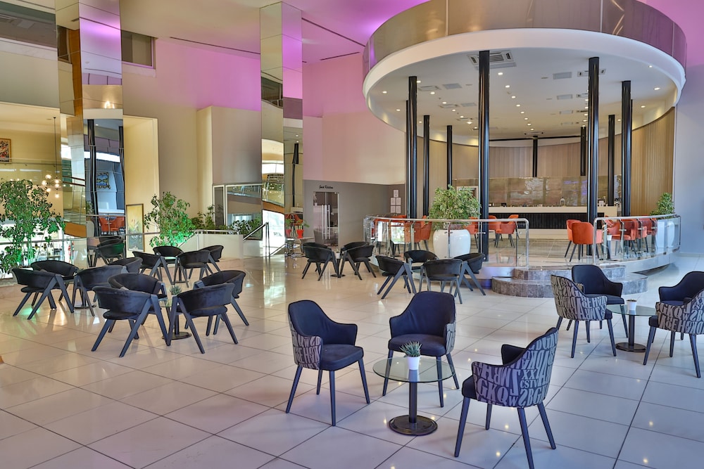 Crystal Centro Pearl Collection - All inclusive — Restaurant & bars in Lara