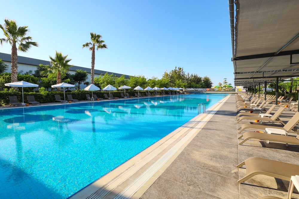 Crystal Centro Pearl Collection - All inclusive — Swimming pool in Lara