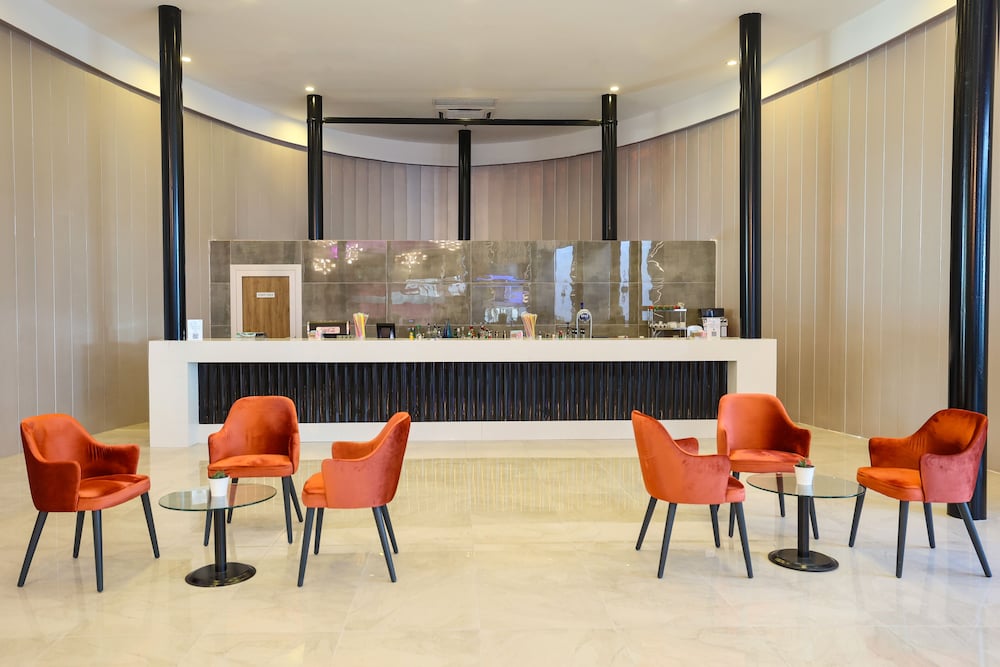 Crystal Centro Pearl Collection - All inclusive — Restaurant & bars in Lara