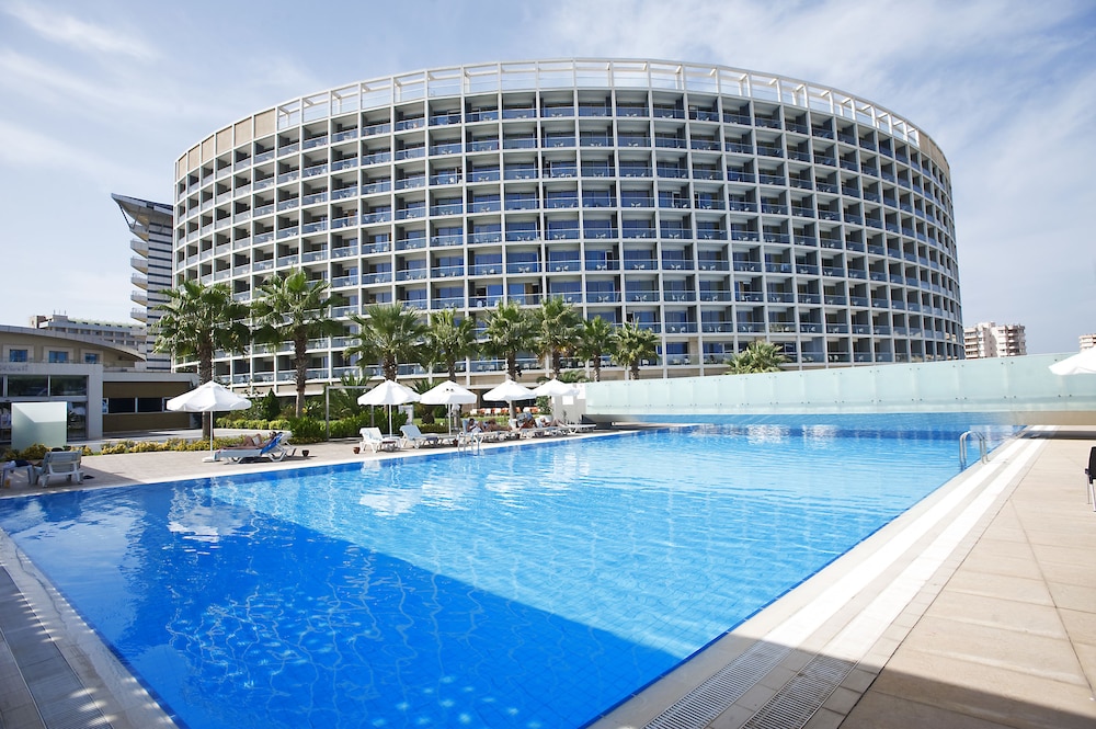 Crystal Centro Pearl Collection - All inclusive — Hotel building in Lara