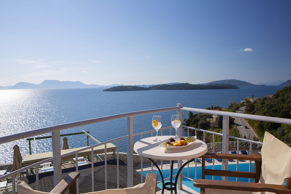Red Tower Hotel Lefkada — Hotel rooms in Lefkada, Ionian Islands