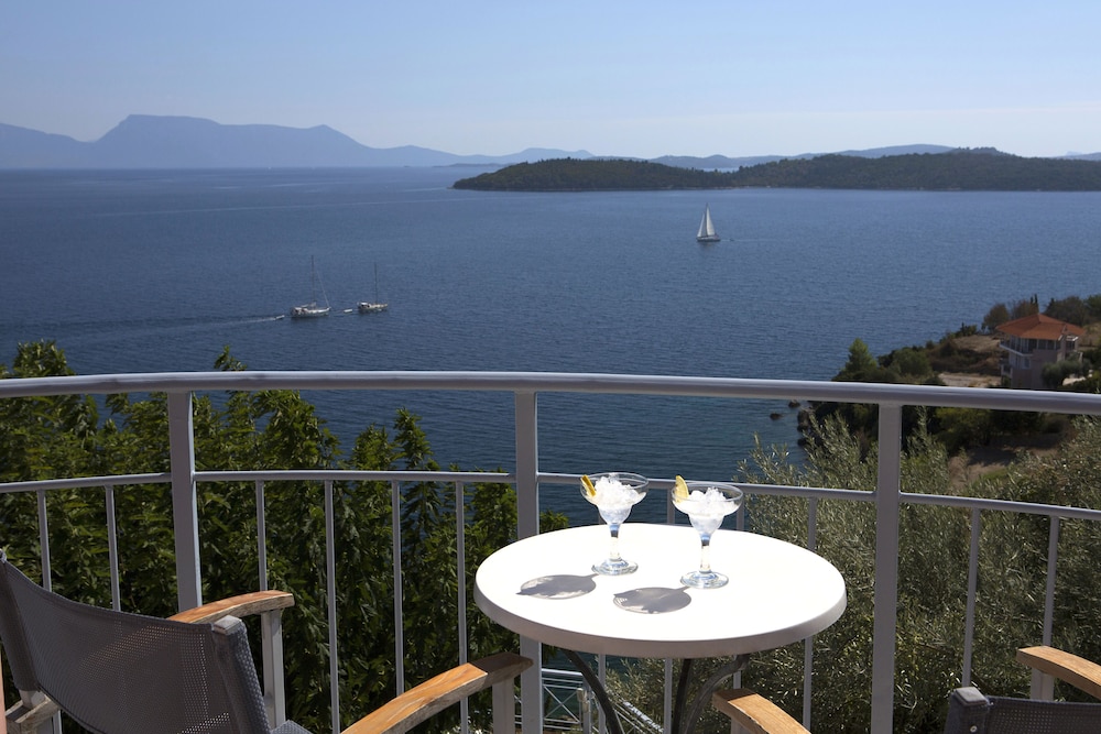 Red Tower Hotel Lefkada — Hotel rooms in Lefkada, Ionian Islands