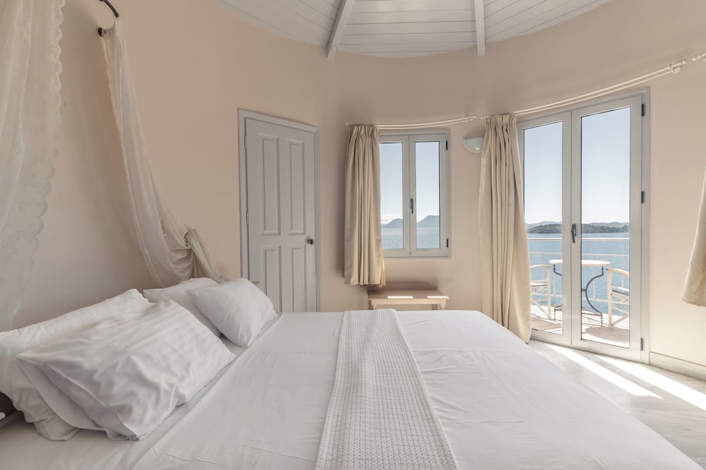 Red Tower Hotel Lefkada — Hotel rooms in Lefkada, Ionian Islands