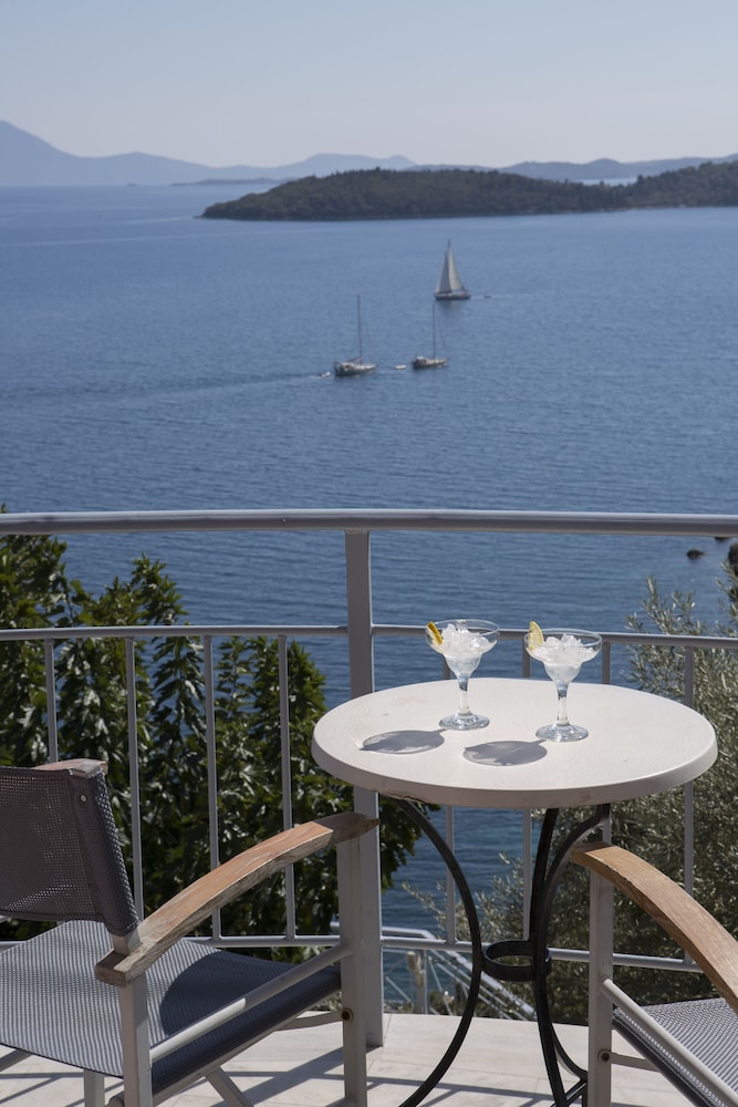Red Tower Hotel Lefkada — Restaurant & bars in Lefkada, Ionian Islands