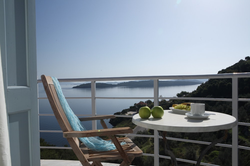 Red Tower Hotel Lefkada — Hotel rooms in Lefkada, Ionian Islands