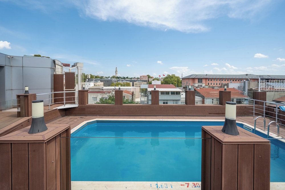 Klas Hotel Istanbul Old City — Swimming pool in Istanbul, Istanbul