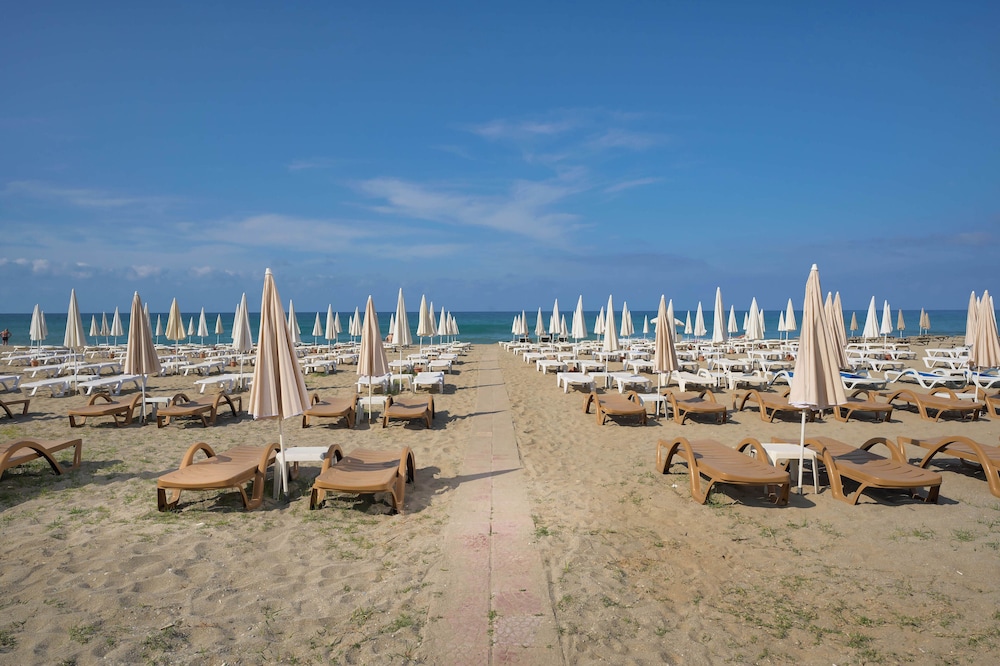 Krizantem Hotel - All Inclusive — Beach in Alanya