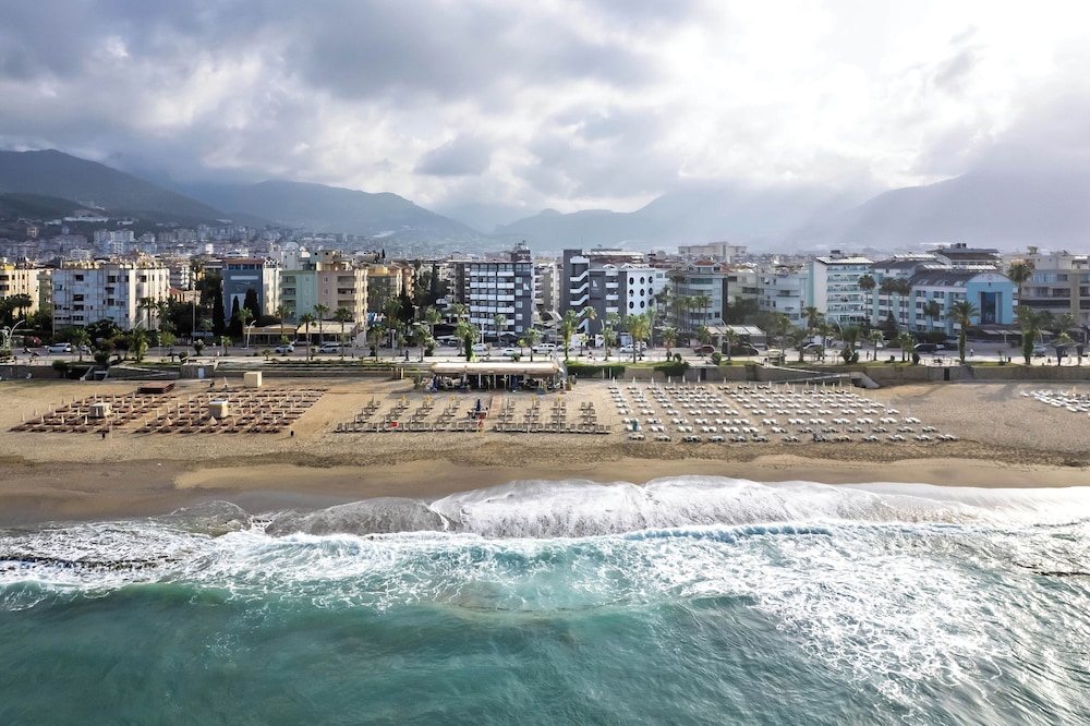 Krizantem Hotel - All Inclusive — Beach in Alanya