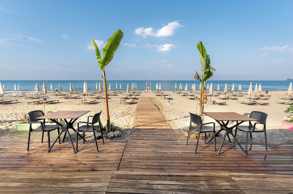 Krizantem Hotel - All Inclusive — Beach in Alanya