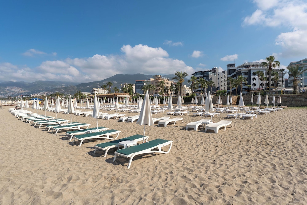 Krizantem Hotel - All Inclusive — Beach in Alanya