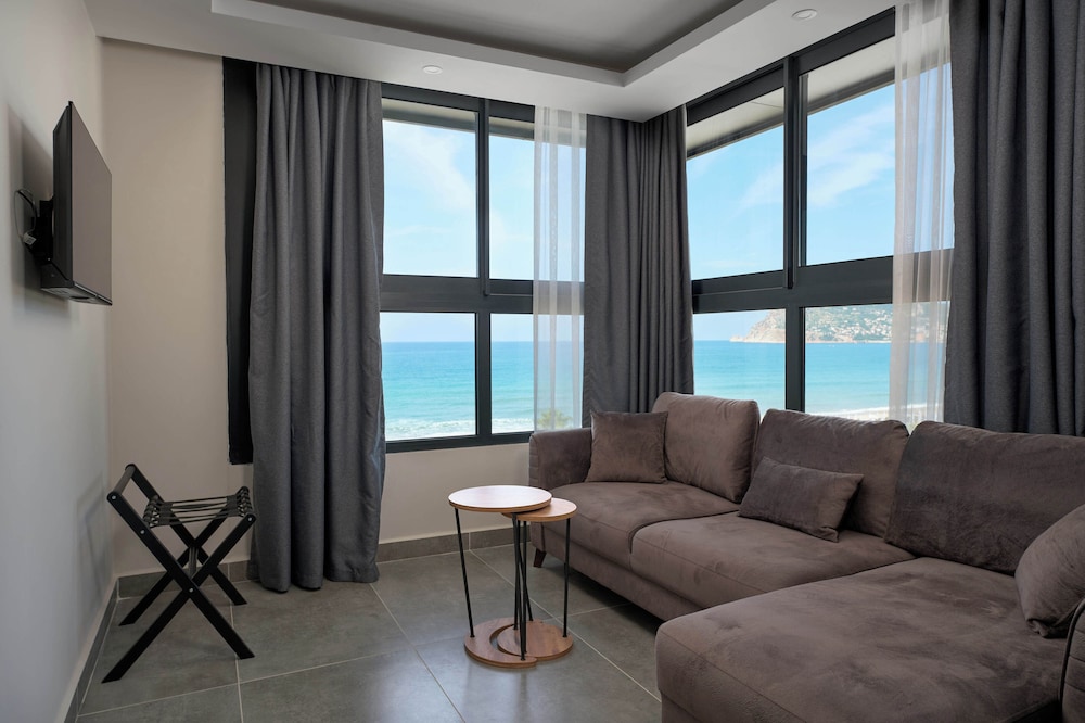 Krizantem Hotel - All Inclusive — Hotel rooms in Alanya