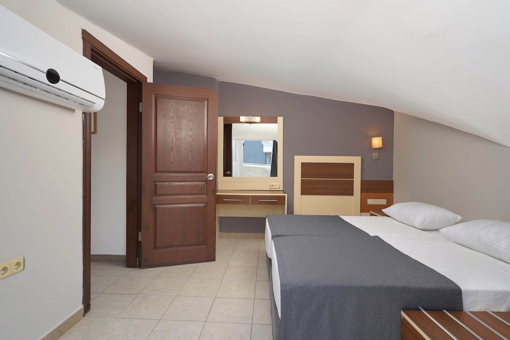 Krizantem Hotel - All Inclusive — Hotel rooms in Alanya