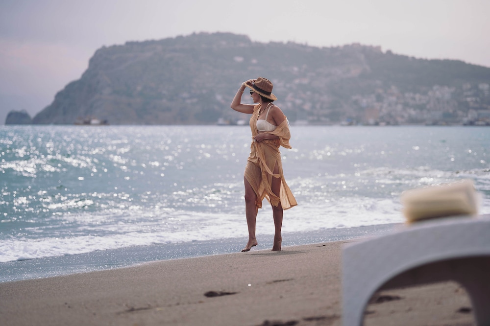 Krizantem Hotel - All Inclusive — Beach in Alanya