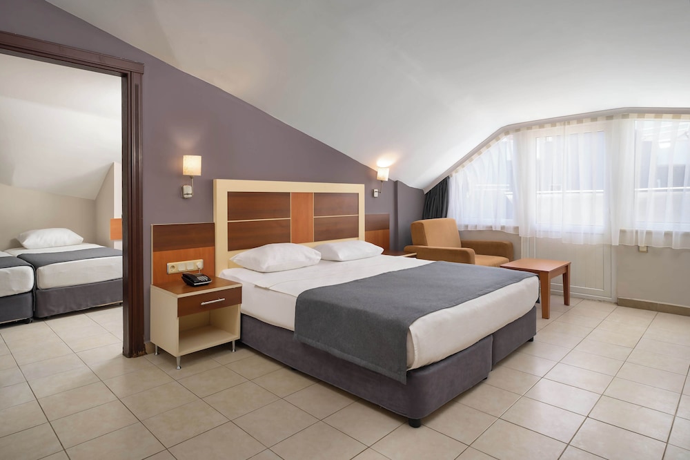 Krizantem Hotel - All Inclusive — Hotel rooms in Alanya