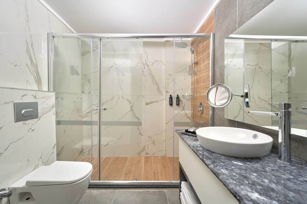 Krizantem Hotel - All Inclusive — Hotel rooms in Alanya