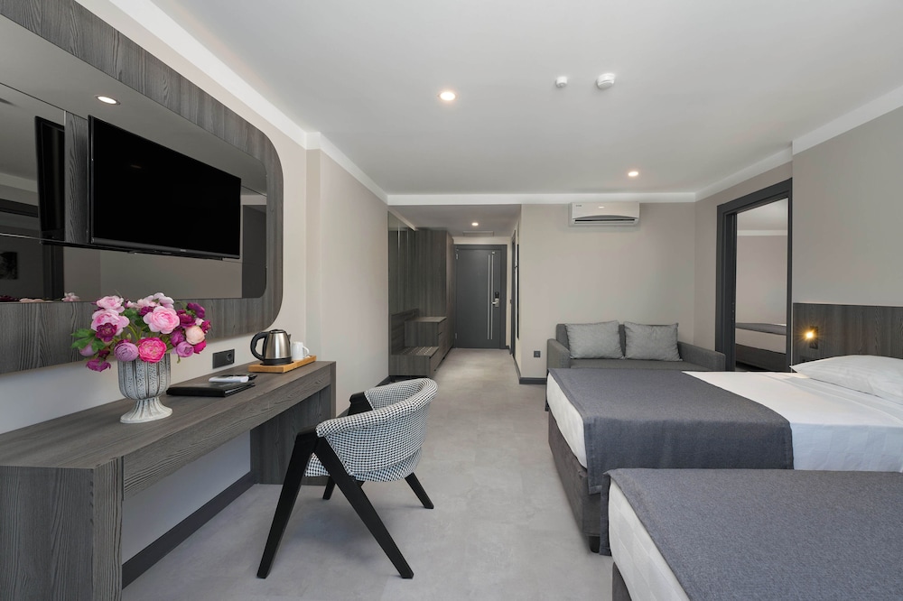 Krizantem Hotel - All Inclusive — Hotel rooms in Alanya