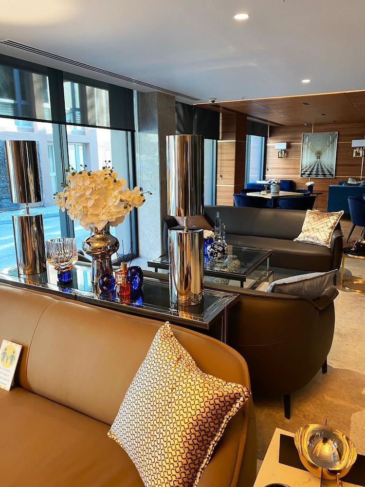 Lady Diana Hotel — Restaurant & bars in Istanbul, Istanbul