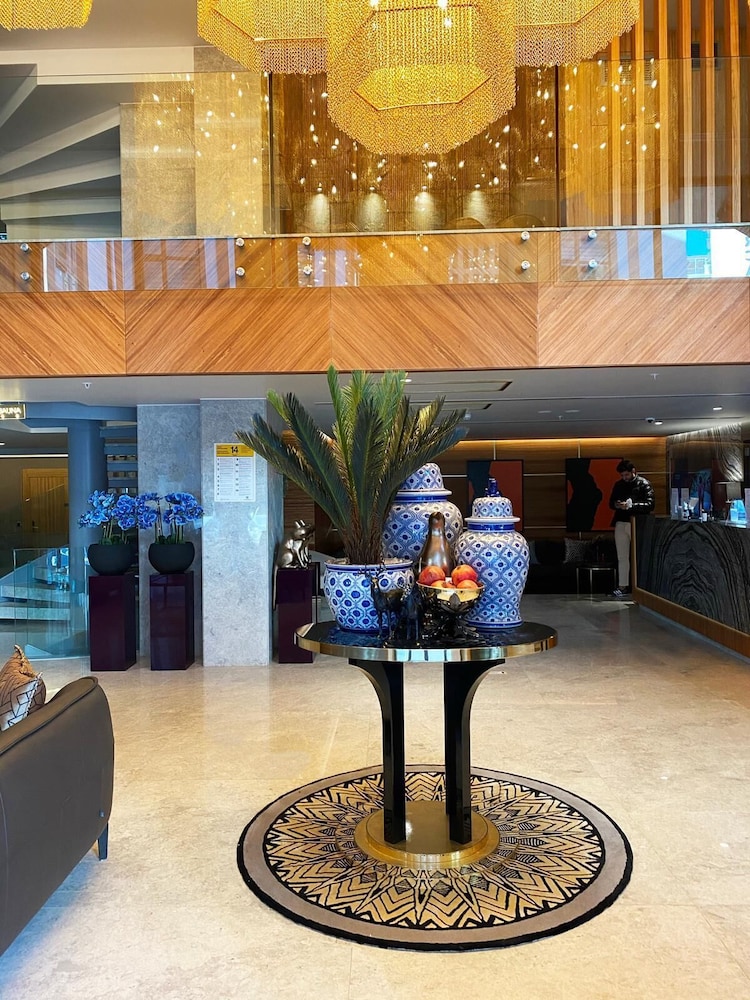 Lady Diana Hotel — Hotel building in Istanbul, Istanbul