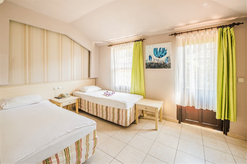 Leda Beach Hotel — Hotel rooms in Side