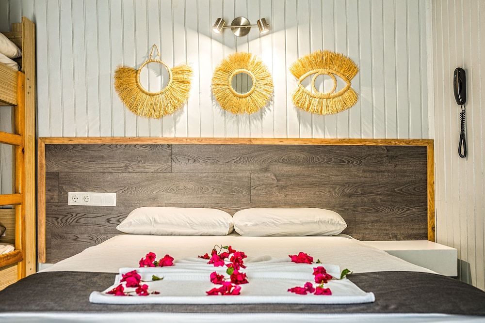 Leda Beach Hotel — Hotel rooms in Side