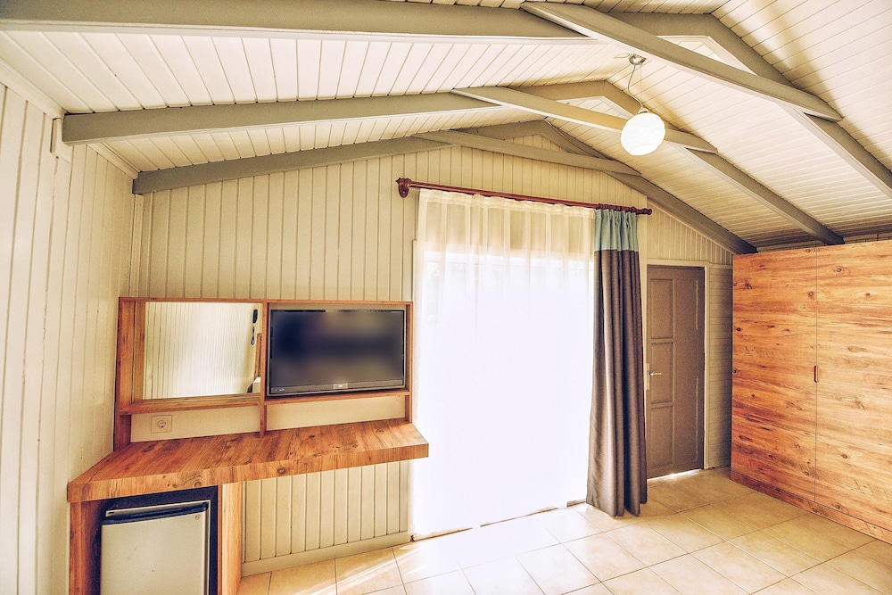 Leda Beach Hotel — Hotel rooms in Side