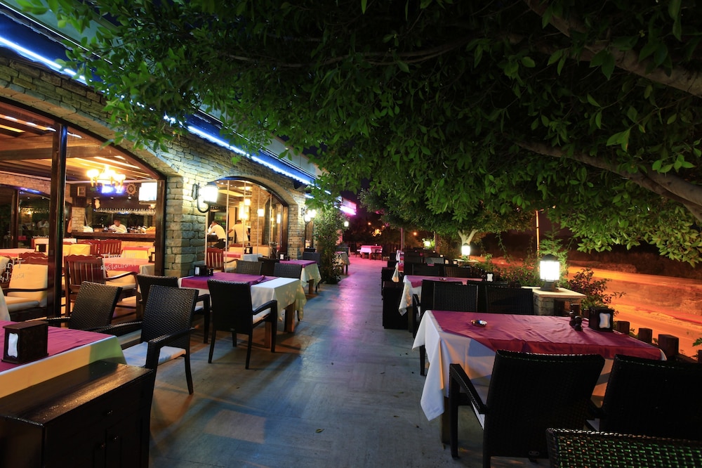 Leda Beach Hotel — Restaurant & bars in Side