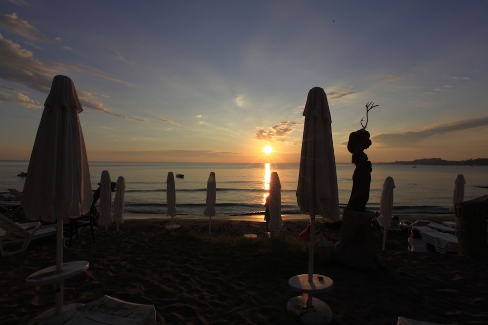 Leda Beach Hotel — Beach in Side