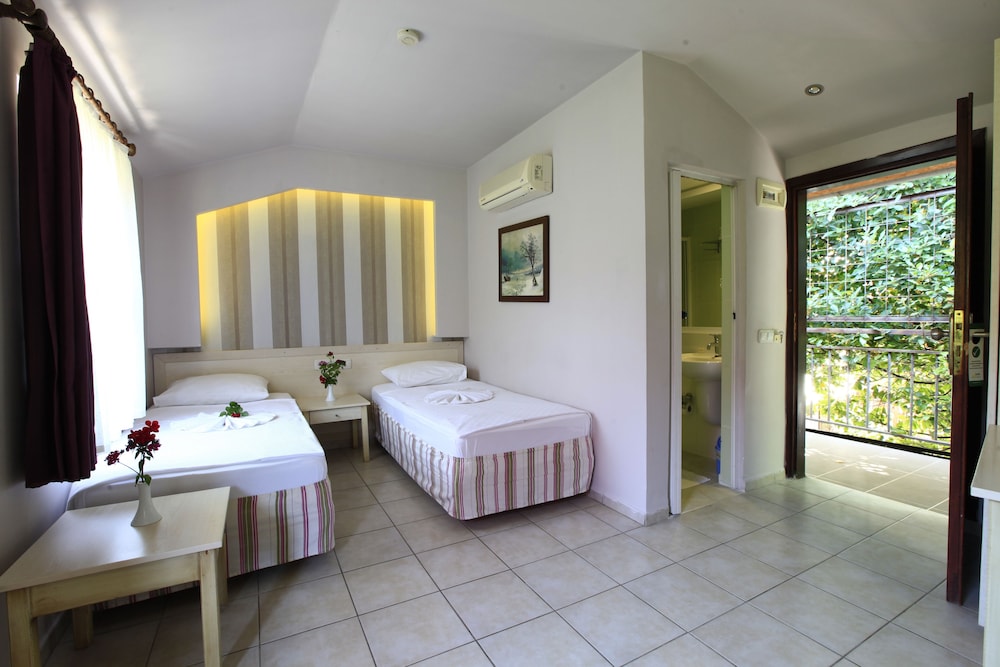Leda Beach Hotel — Hotel rooms in Side
