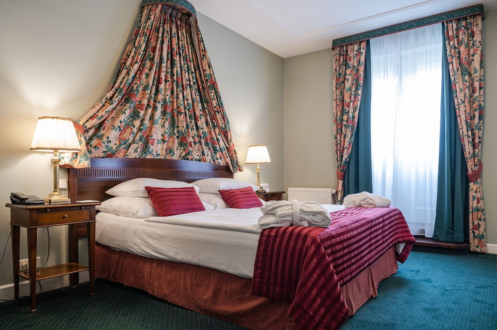 Hotel Liberty — Hotel rooms in Prague, Prague