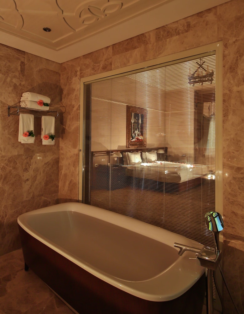 Legacy Ottoman Hotel — Hotel rooms in Istanbul, Istanbul