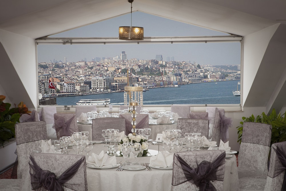 Legacy Ottoman Hotel — Hotel building in Istanbul, Istanbul