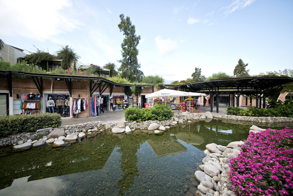 Limak Limra Hotel & Resort — Hotel building in Kemer