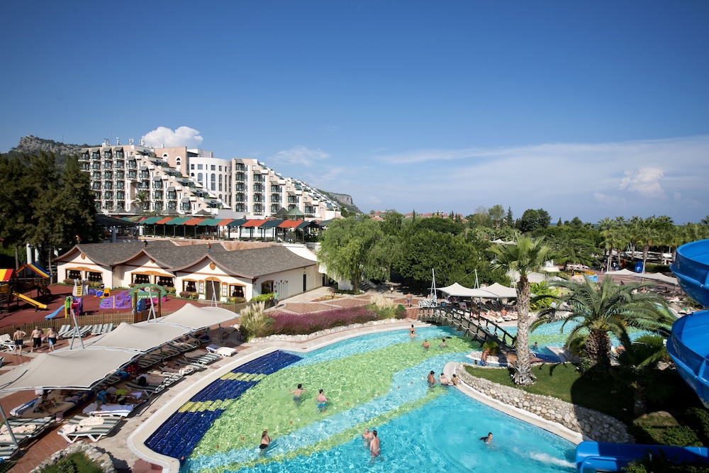 Limak Limra Hotel & Resort — Swimming pool in Kemer