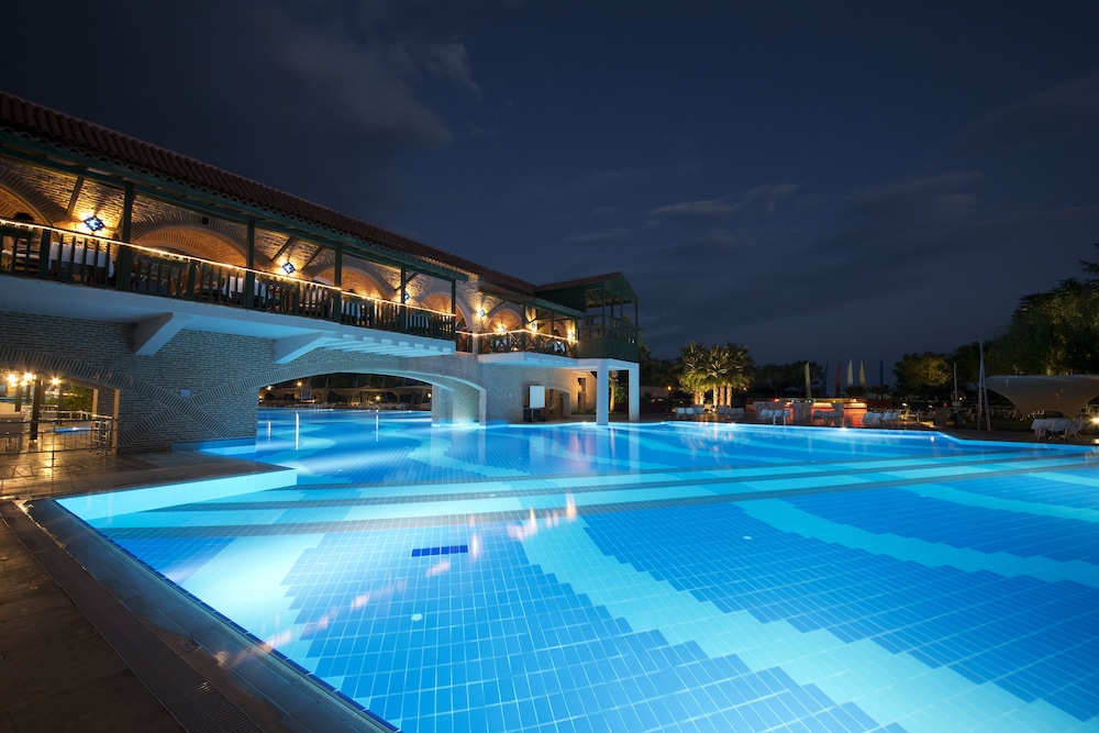 Limak Limra Hotel & Resort — Swimming pool in Kemer