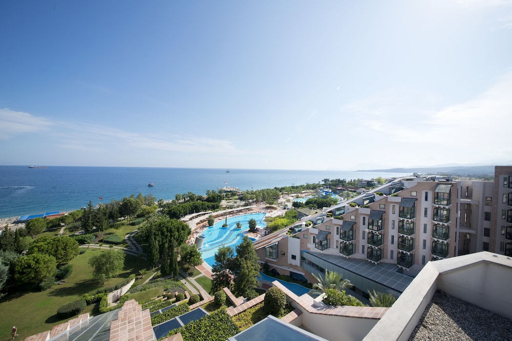 Limak Limra Hotel & Resort — Swimming pool in Kemer