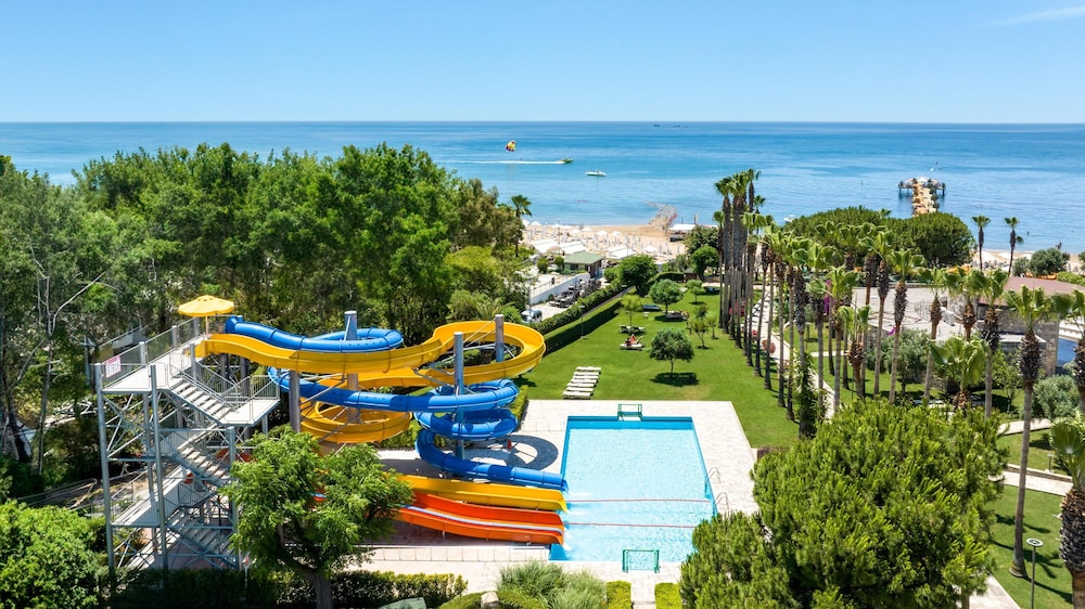 Arum Barut Collection - Ultra All Inclusive — Pool in Side