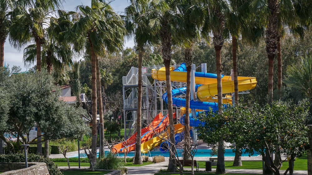 Arum Barut Collection - Ultra All Inclusive — Pool in Side