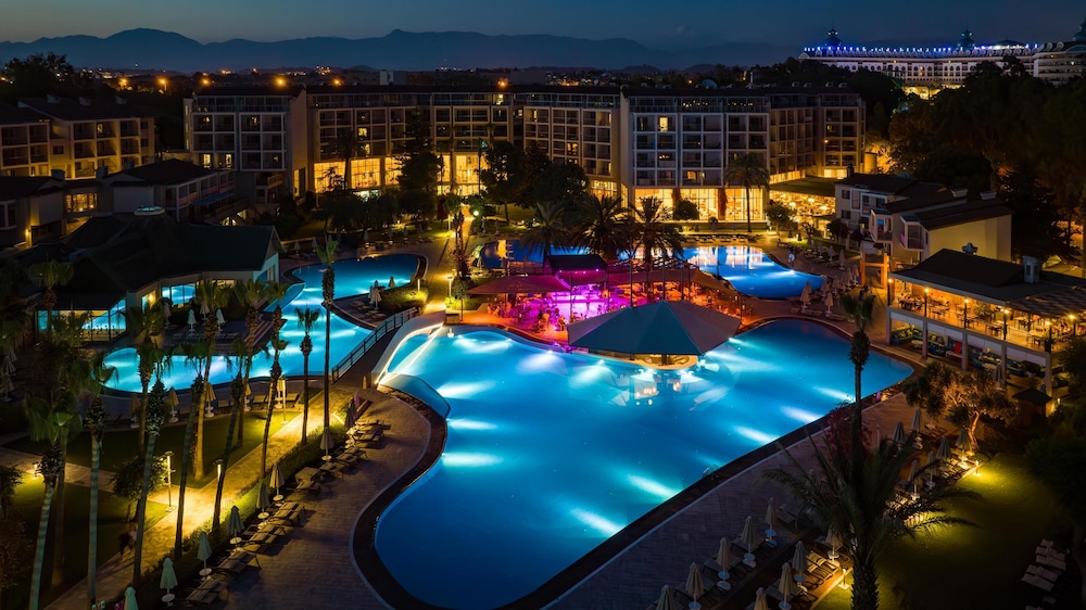 Arum Barut Collection - Ultra All Inclusive — Pool in Side