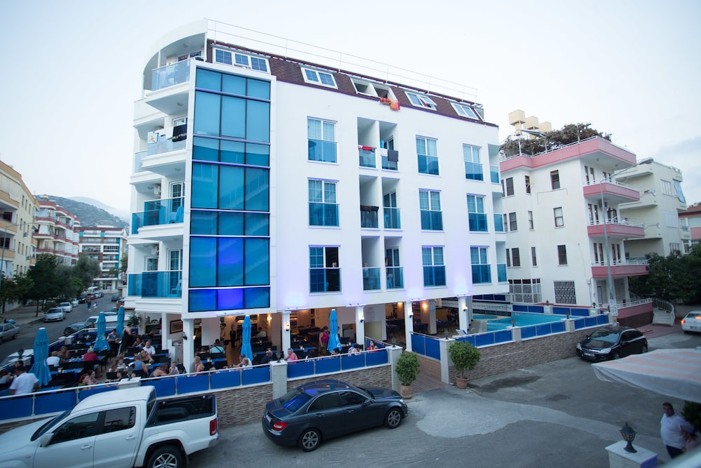 Cleopatra Golden Beach Hotel — Hotel building in Alanya