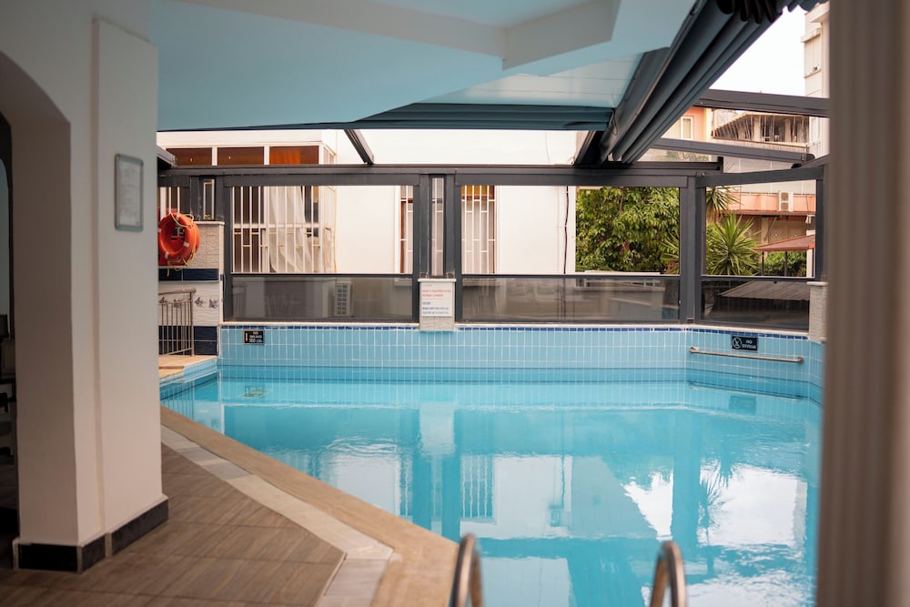 Cleopatra Golden Beach Hotel — Swimming pool in Alanya
