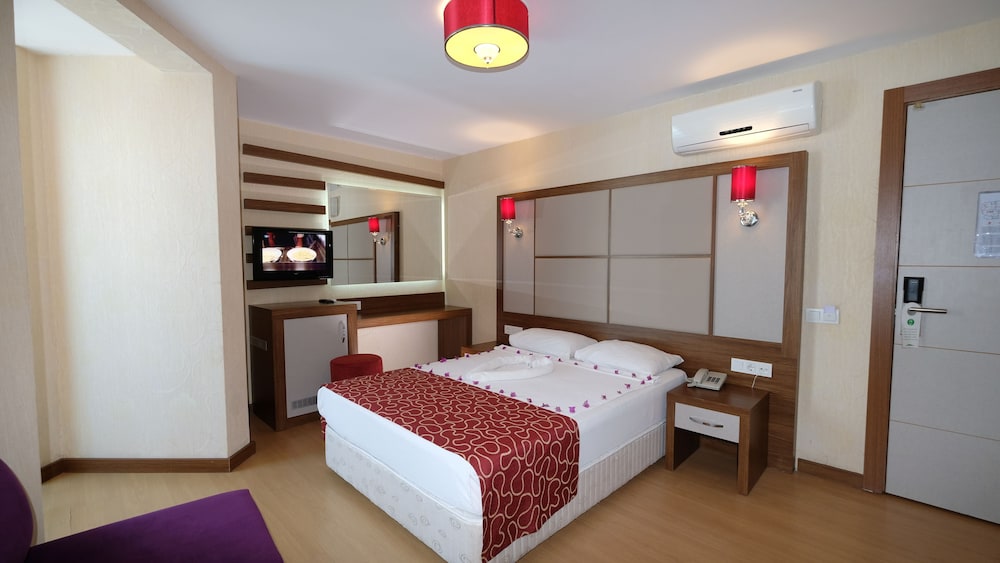 Cleopatra Golden Beach Hotel — Hotel rooms in Alanya