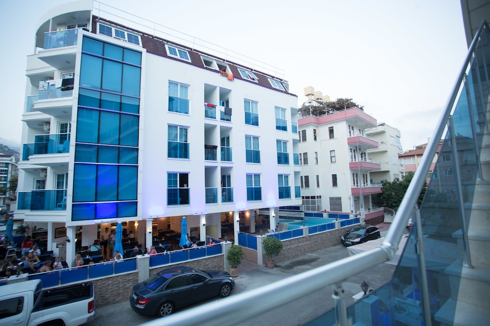 Cleopatra Golden Beach Hotel — Hotel building in Alanya